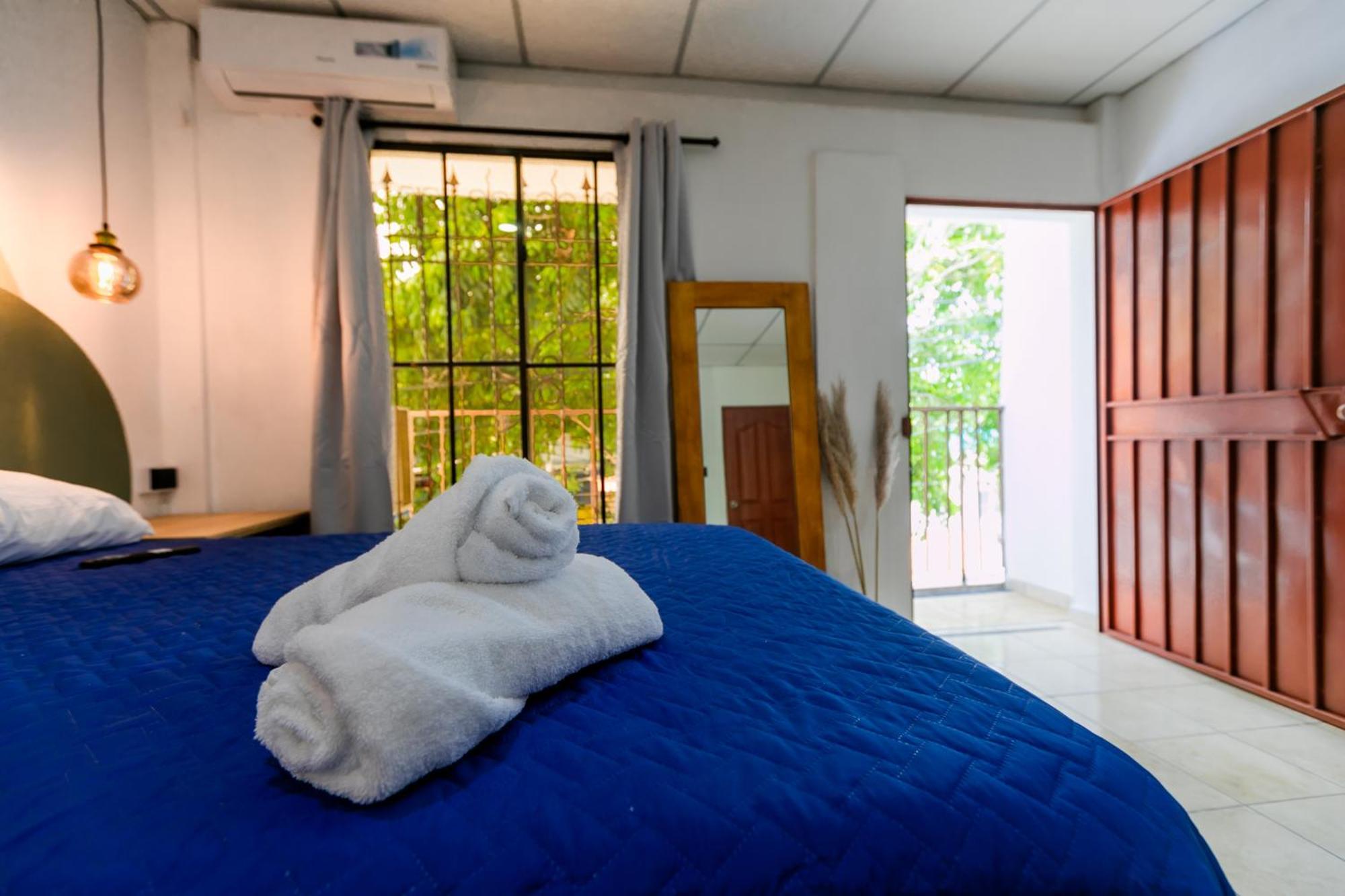 Friendly House Hotell Santa Tecla Exteriör bild