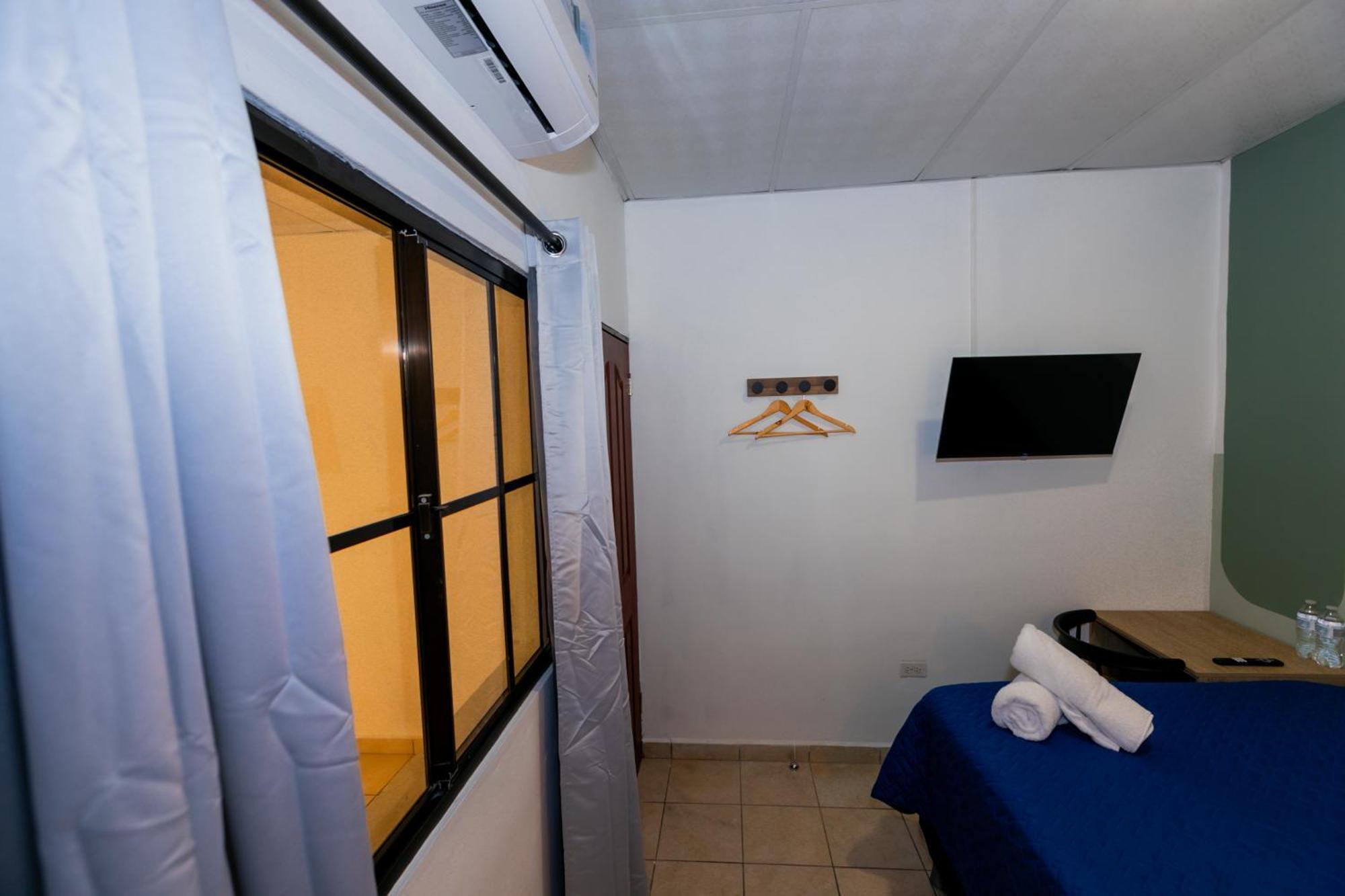 Friendly House Hotell Santa Tecla Exteriör bild