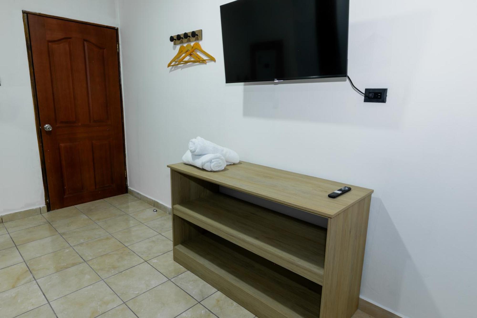 Friendly House Hotell Santa Tecla Exteriör bild